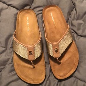 Tommy Hilfiger gold thing flip flops
